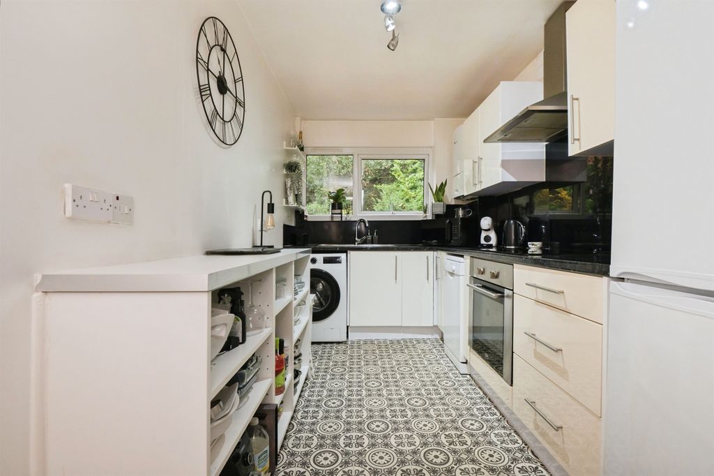 Additional image 4 of 2 bed flat for saleSilverdale Road, Southampton SO15