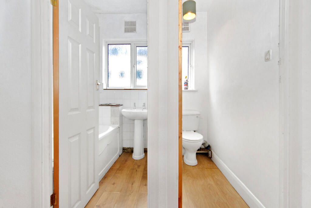 Additional image 8 of 2 bed flat for saleGodstone Road, Whyteleafe CR3