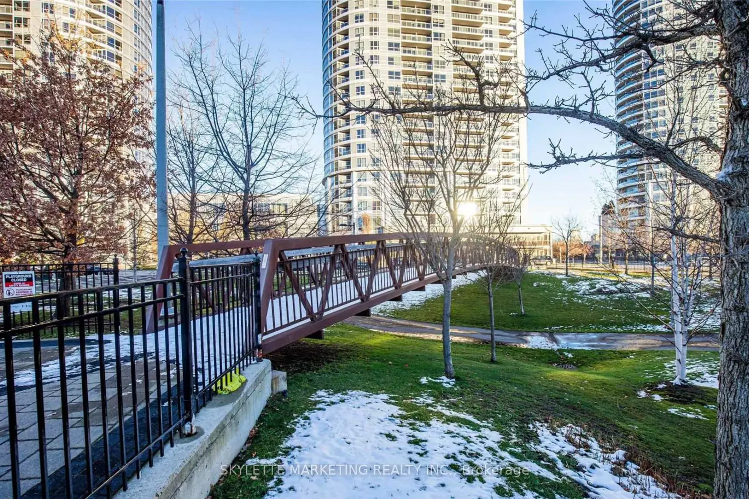 Additional image 19 of 275 Village Green Square 3017