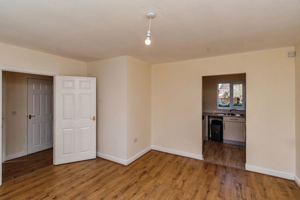 2 bed maisonette for saleAmpleforth Drive, Willenhall, West Midlands WV13 photo 3