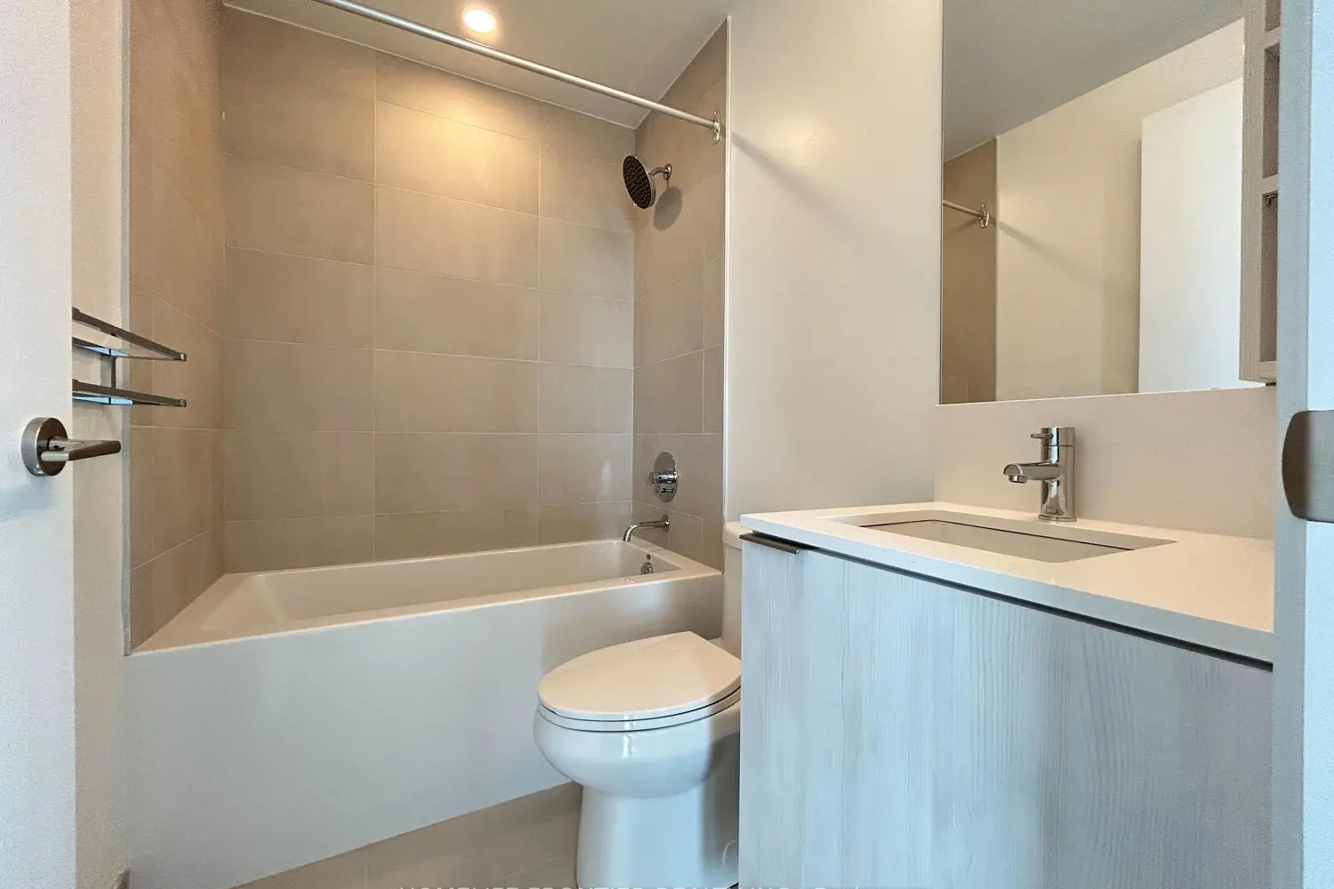 Additional image 11 of 1000 Portage Parkway 3710