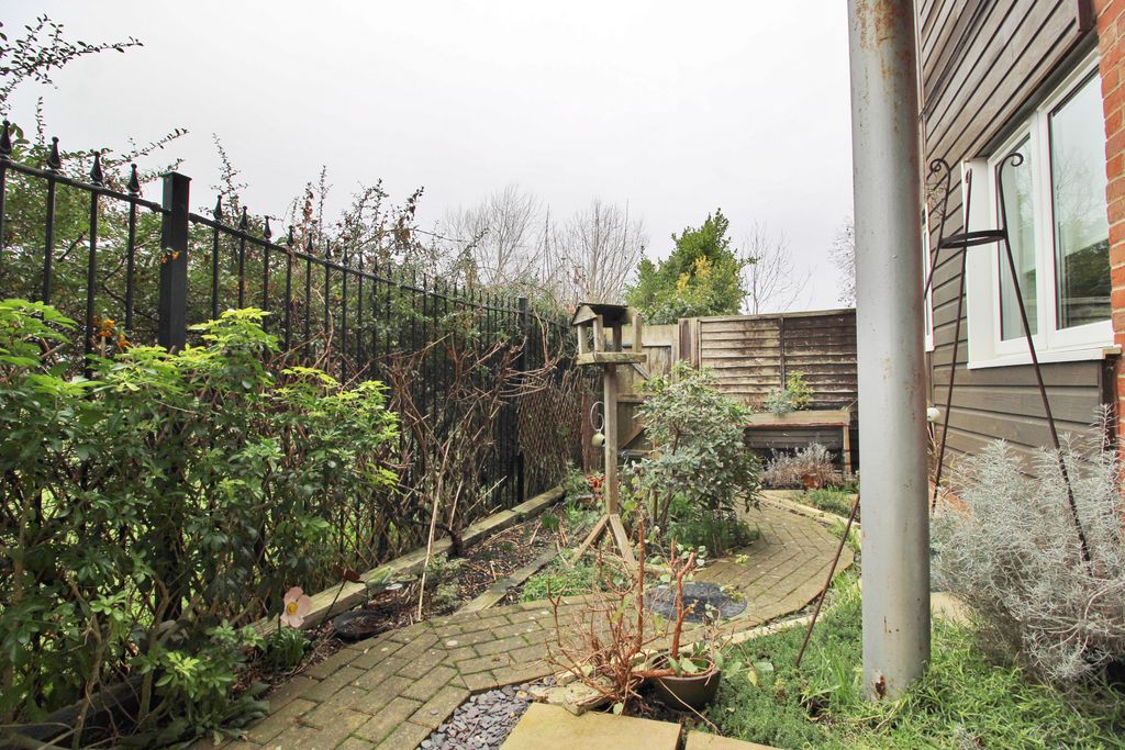 Additional image 14 of 2 bed flat for saleBransbury Mews, 161 Henderson Road, Southsea PO4