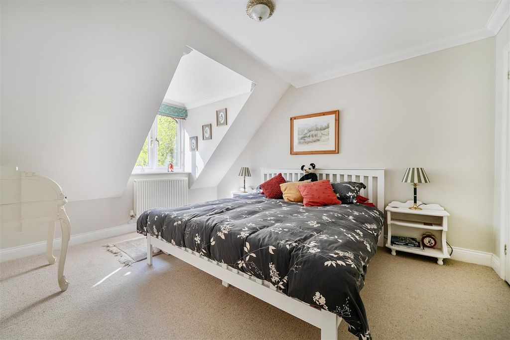Additional image 13 of 5 bed detached house for saleWarren Lane, Finchampstead, Berkshire RG40