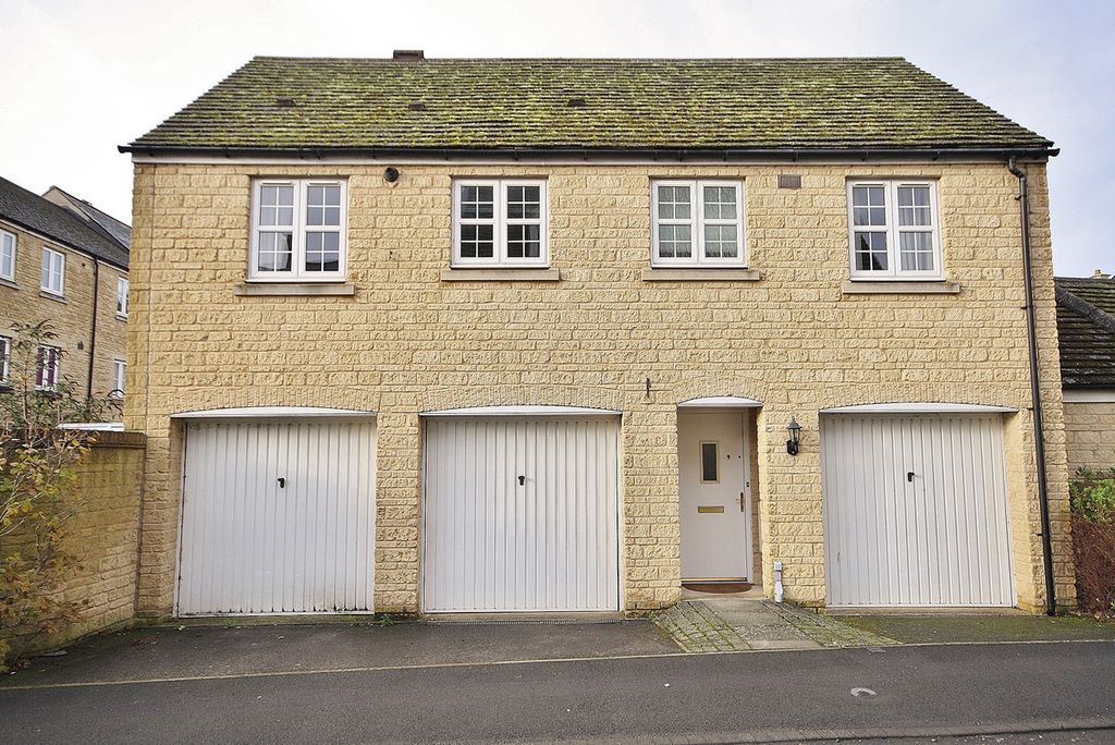1 bed flat for saleAshcombe Crescent, Witney OX28