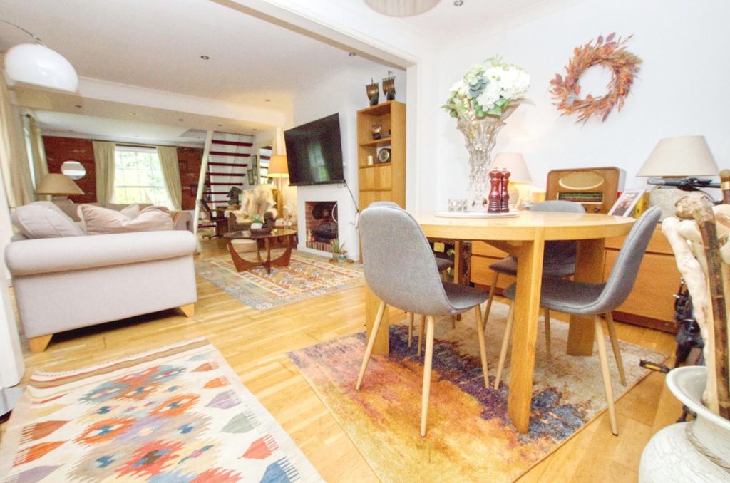Additional image 2 of 2 bed cottage for salePortsmouth Road, Southampton SO19