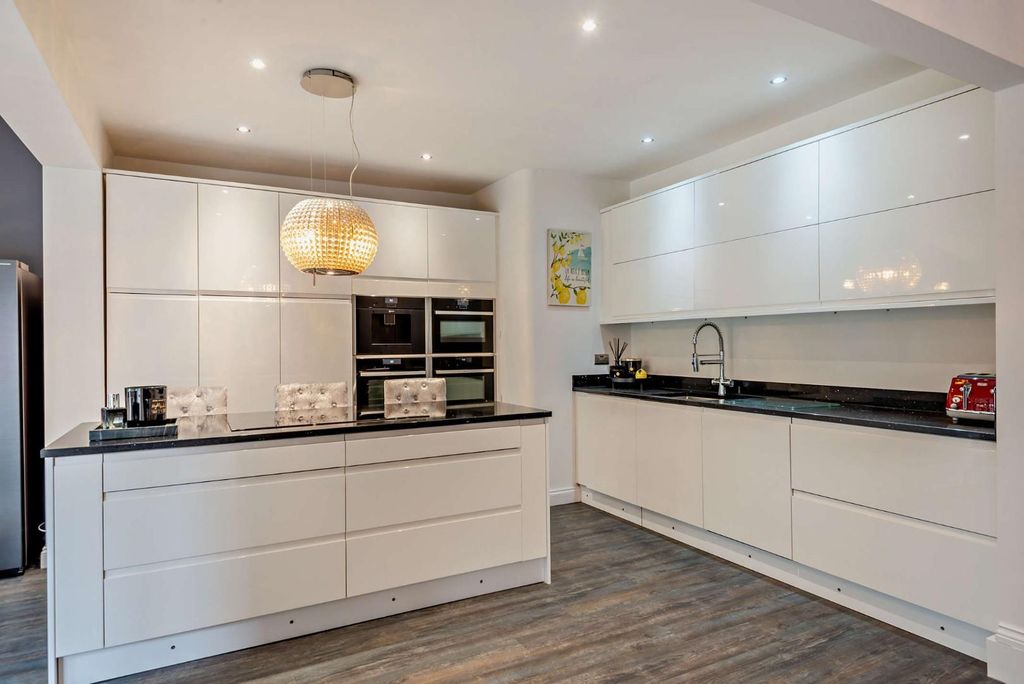 Additional image 10 of 7 bed semi-detached house for saleFordbridge Road, Ashford TW15