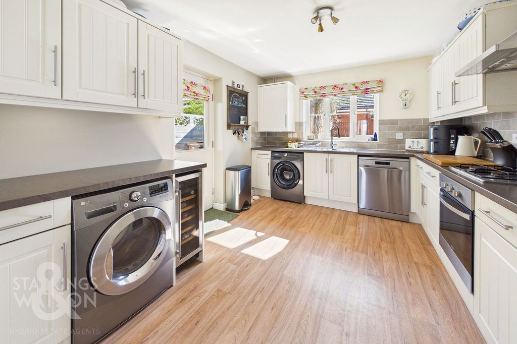 Additional image 9 of 4 bed link detached house for salePetunia Court, Wymondham NR18