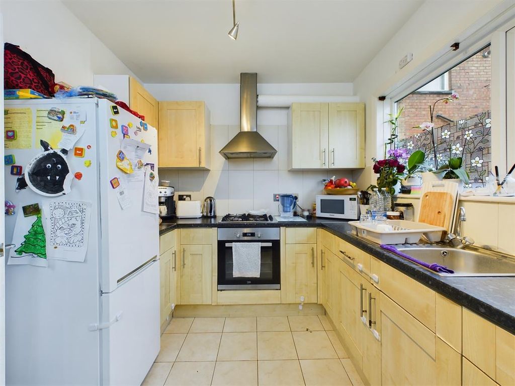 Additional image 2 of 2 bed flat for salePark Royal, Northern Parade, Portsmouth PO2