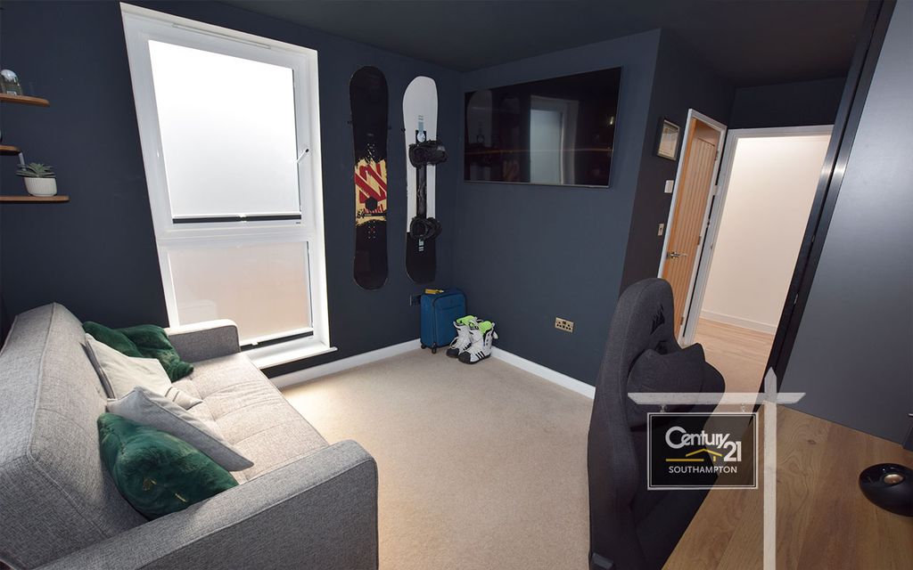 Additional image 4 of 2 bed flat for sale|Ref: L821555|, Saxon Gate, Back Of The Walls, Southampton SO14
