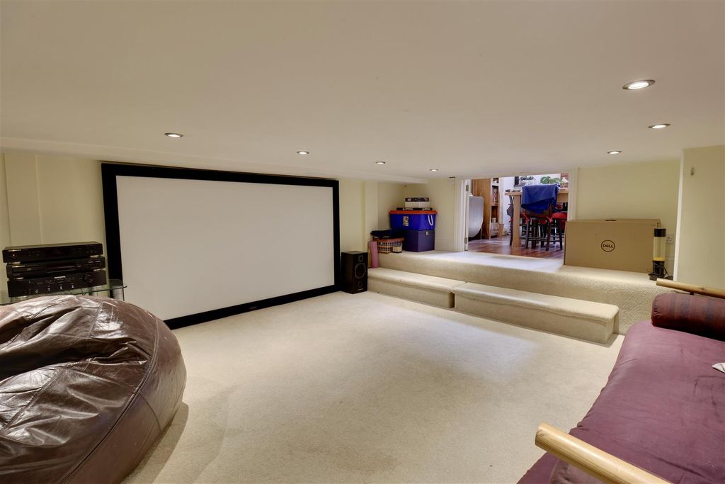 Additional image 14 of 3 bed town house for saleHenderson Road, Southsea PO4