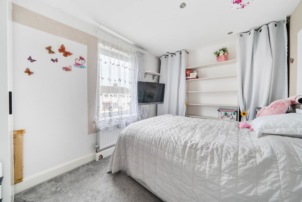 Additional image 8 of 2 bed flat for saleChilde Square, Portsmouth PO2