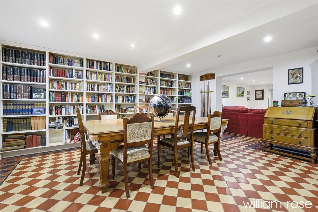 Additional image 9 of 7 bed semi-detached house for saleBroomhill Road, Woodford Green IG8