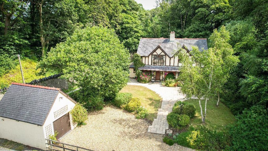 4 bed detached house for saleDinorwic Marina, Y Felinheli, Gwynedd LL56
