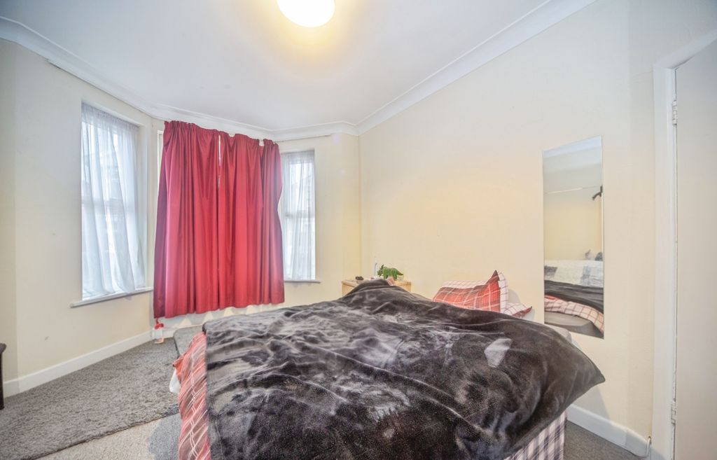 Additional image 13 of 4 bed semi-detached house for saleDevonshire Road, Southampton SO15