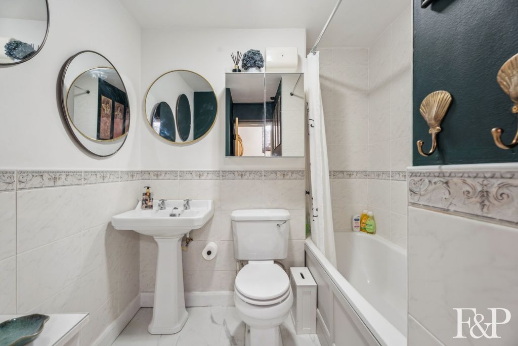 Additional image 11 of 2 bed flat for saleOsborne Road, Windsor SL4