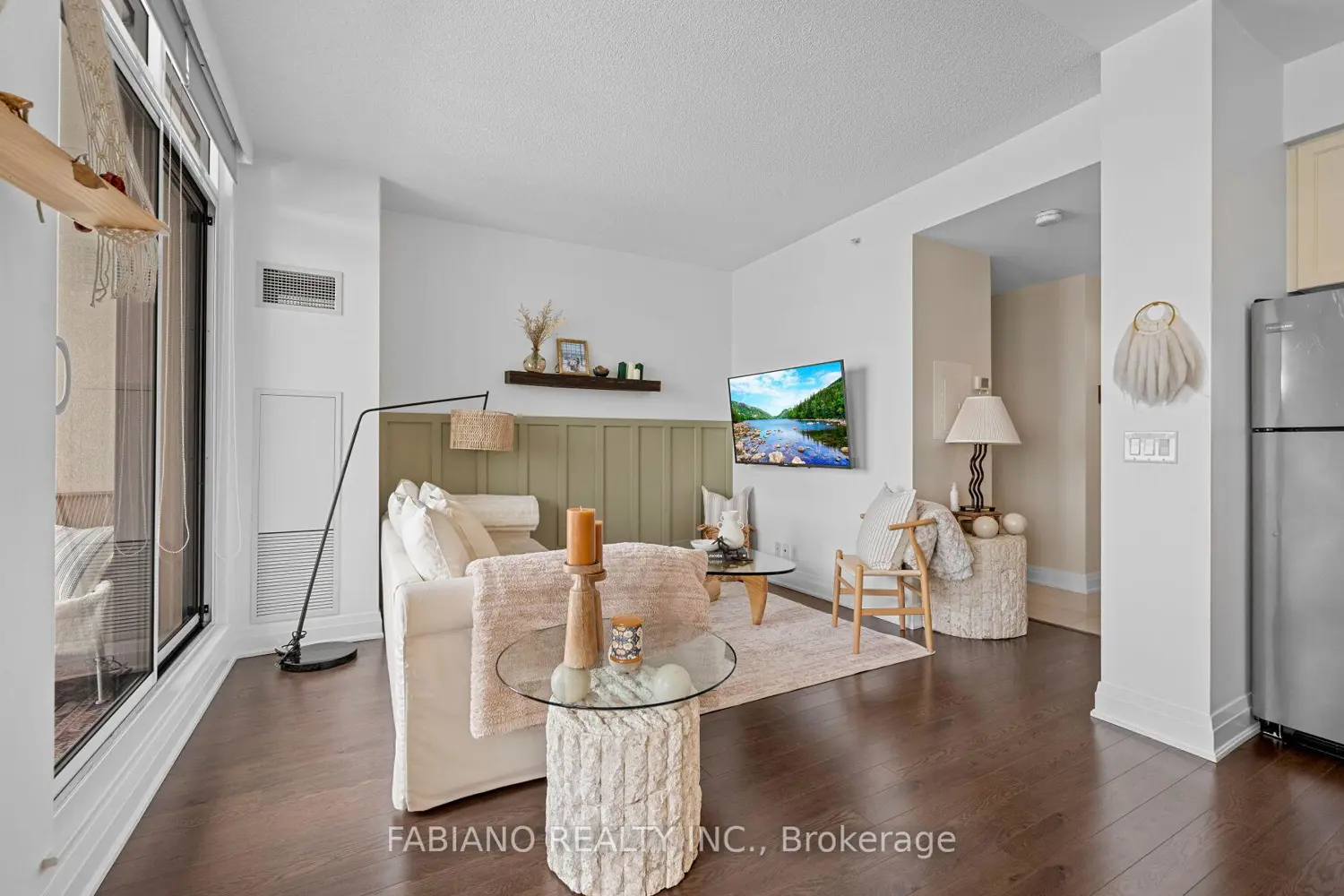 24 Woodstream Boulevard 815 photo 3