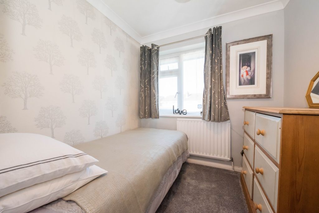 Additional image 17 of 4 bed semi-detached house for saleIves Close, Yateley, Hampshire GU46