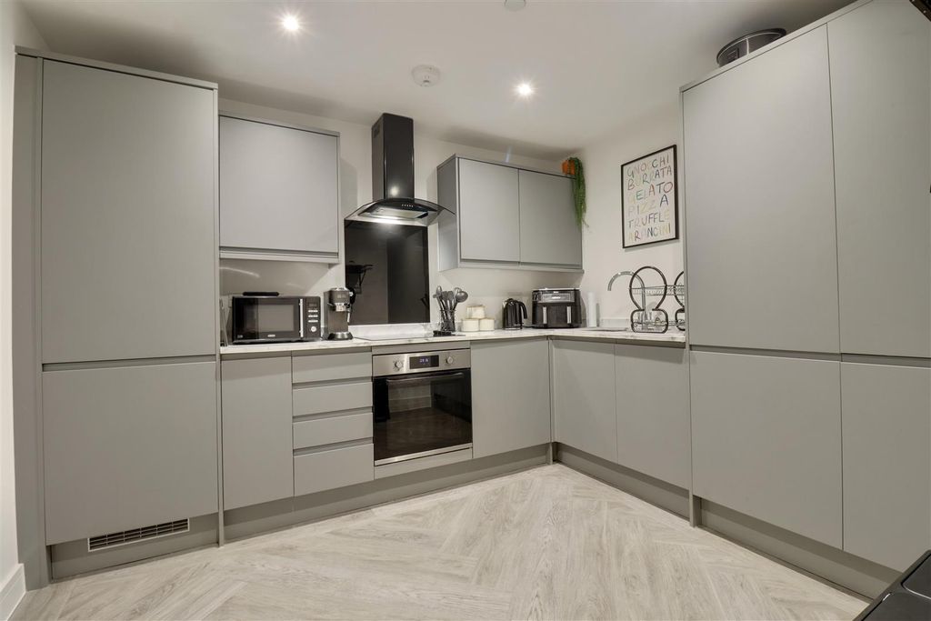 Additional image 2 of 1 bed flat for saleGovernors Walk, Portsmouth PO3