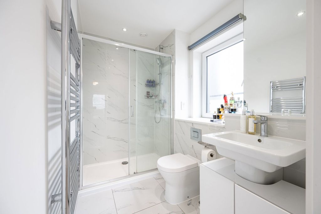 Additional image 9 of 3 bed flat for saleGranada House, Meridian Way, Southampton SO14