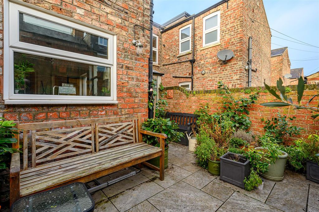 Additional image 18 of 2 bed terraced house for saleScott Street, Bishopthorpe Road, York YO23