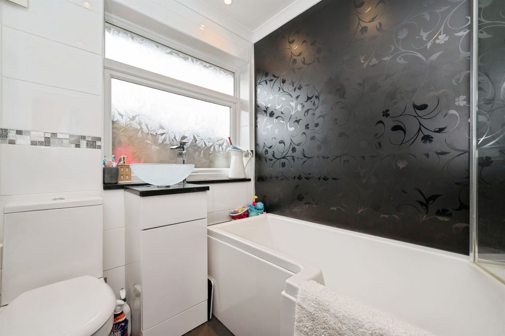 Additional image 8 of 4 bed bungalow for saleTemple Gardens, Southampton SO19