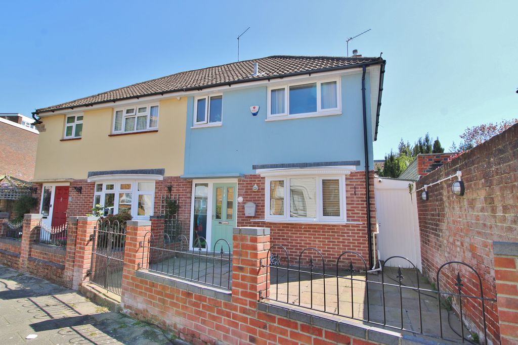 3 bed semi-detached house for saleCastle Road, Southsea PO5