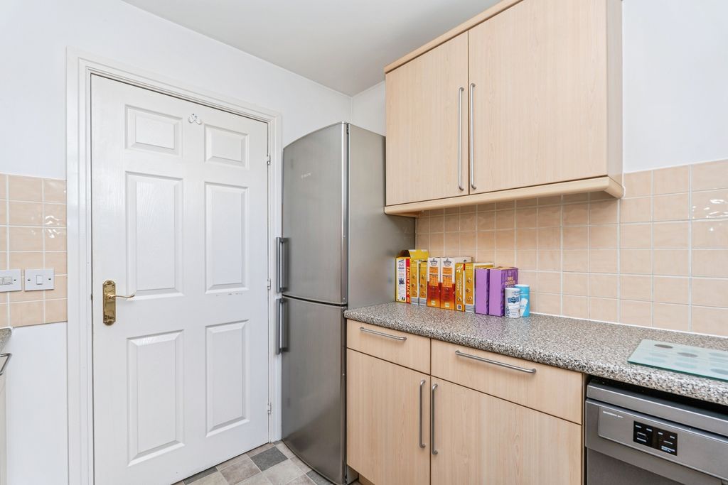 Additional image 8 of 2 bed flat for saleMarshall Square, Southampton SO15