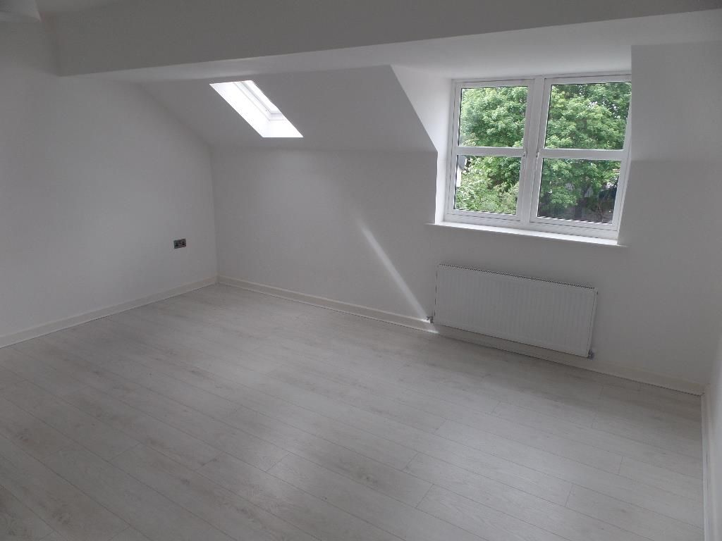 2 bed flat for saleRosehill, Willenhall WV13 photo 4