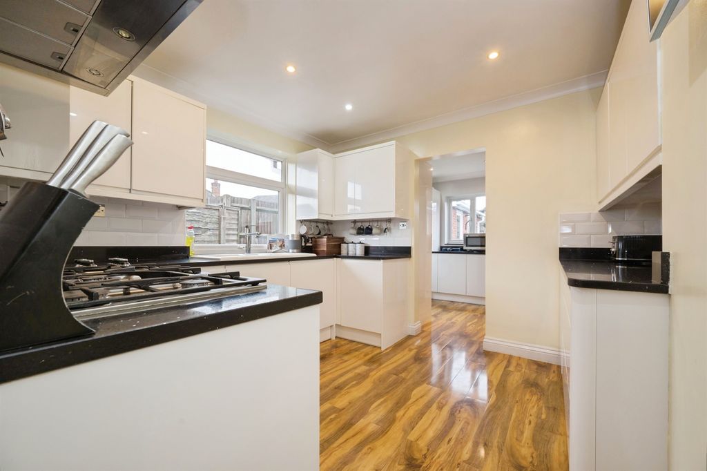 Additional image 3 of 4 bed bungalow for saleTemple Gardens, Southampton SO19