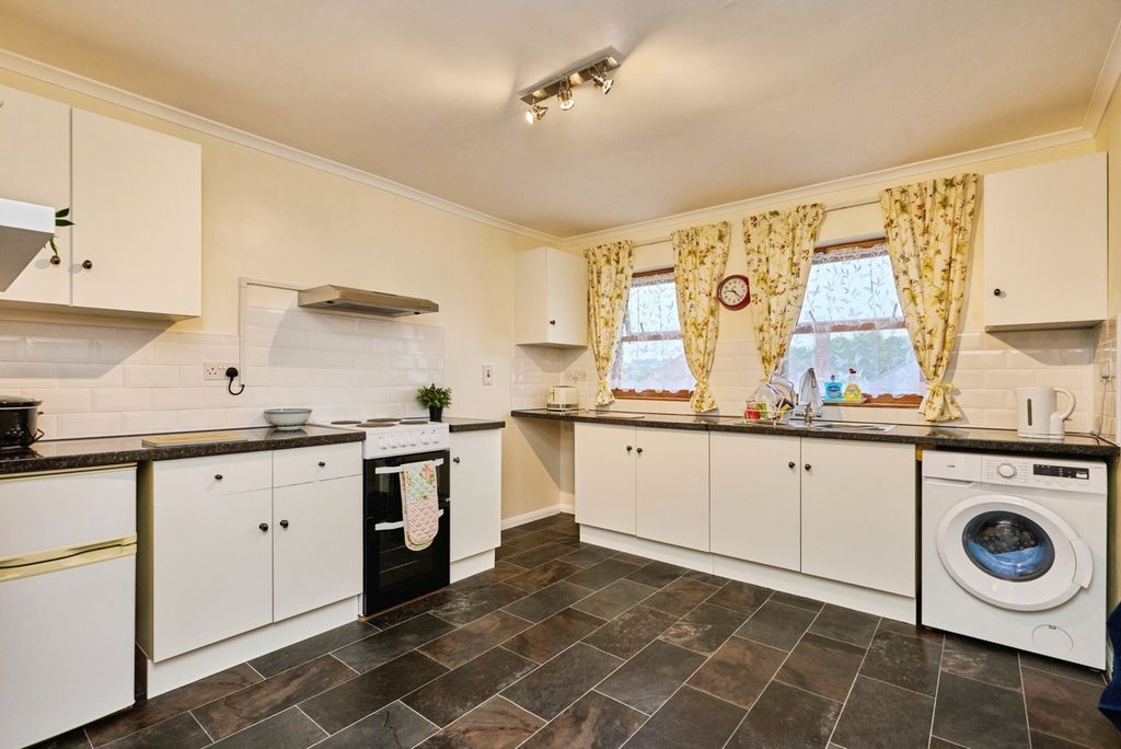 Additional image 3 of 2 bed maisonette for saleMedina Avenue, Newport, Isle Of Wight PO30