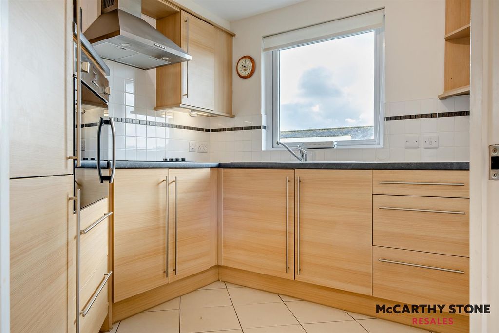 Additional image 8 of 2 bed flat for saleSomers Brook Court, Newport, Isle Of Wight PO30