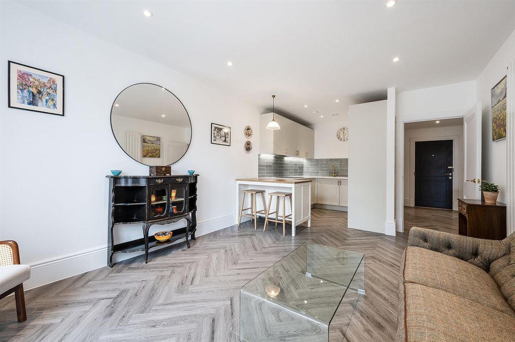 Additional image 4 of 2 bed flat for saleFellowes Rise, Winchester SO22