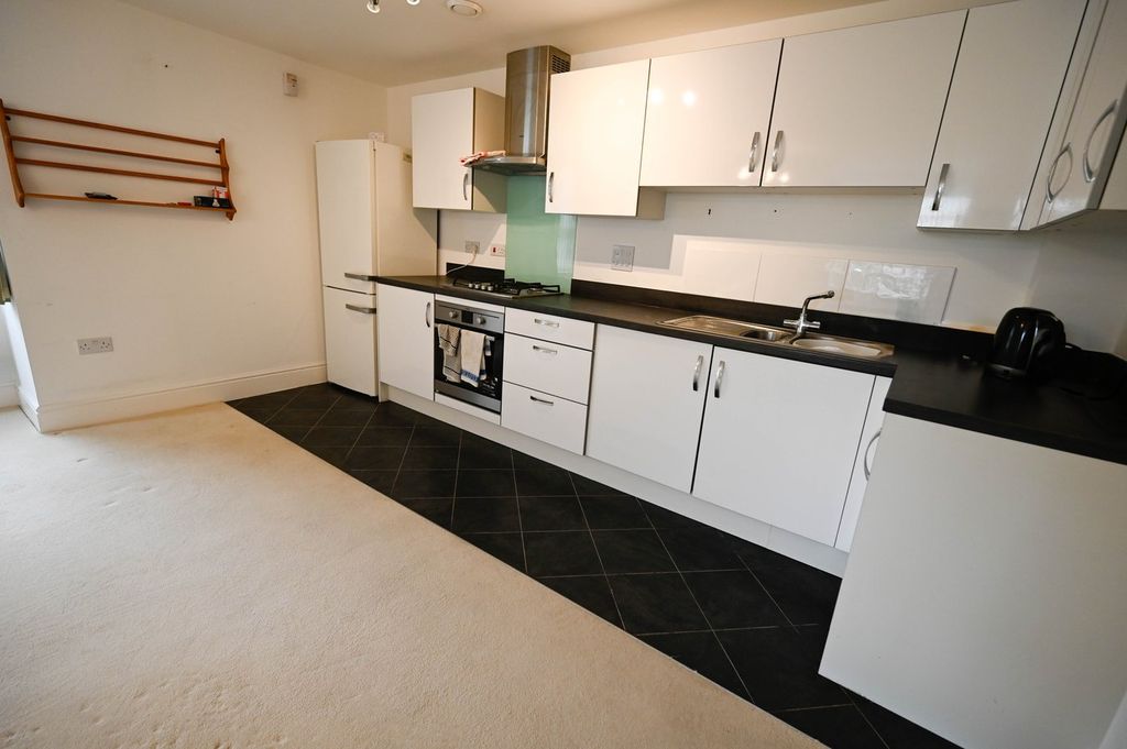 Additional image 3 of 2 bed flat for salePottle Walk, Wimborne BH21