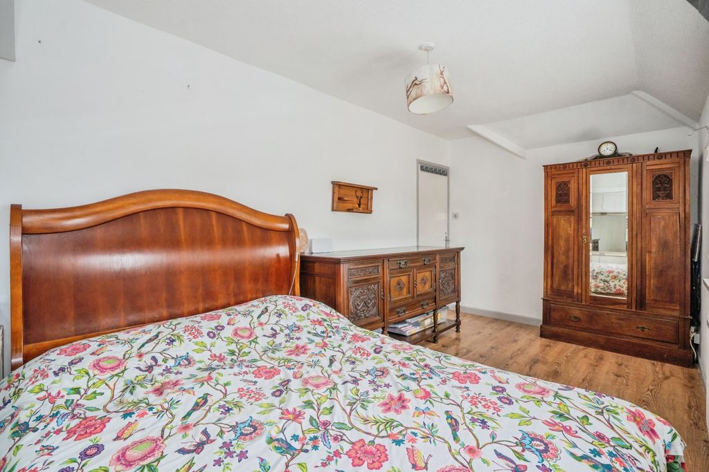 Additional image 14 of 4 bed semi-detached house for saleDeal Road, Portsmouth PO6