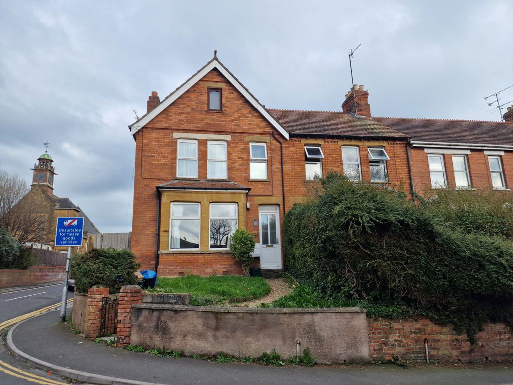 2 bed flat for saleSt. Michaels Avenue, Yeovil, Somerset BA21