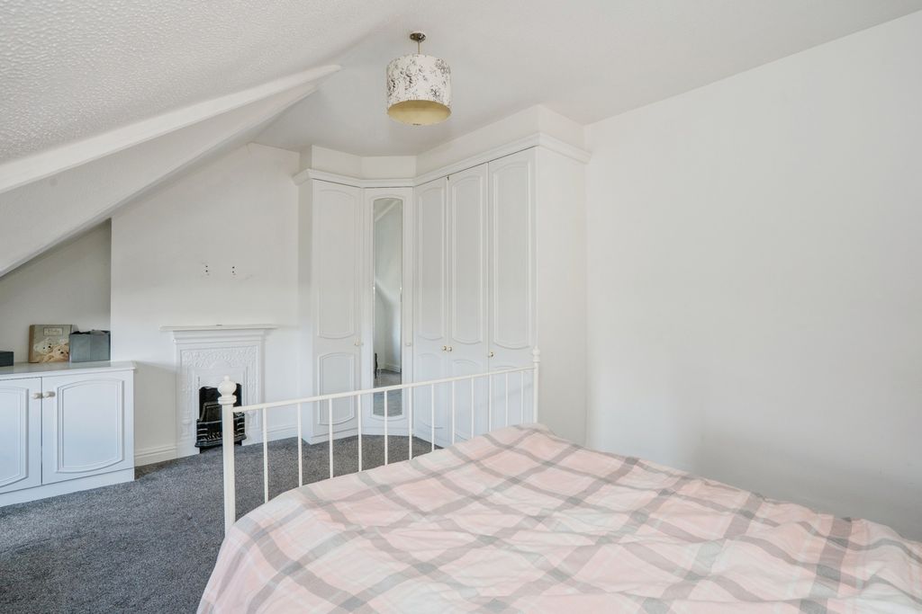 Additional image 19 of 2 bed property for saleGladys Avenue, Portsmouth, Hampshire PO2