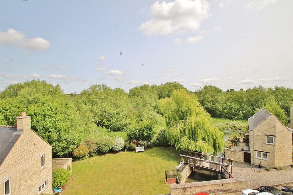 Additional image 11 of 3 bed flat for saleWoodford Mill, Witney OX28