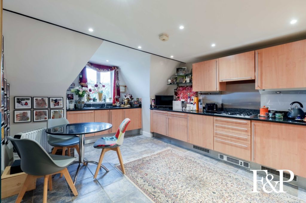 Additional image 6 of 3 bed flat for saleLongbourn, Windsor SL4