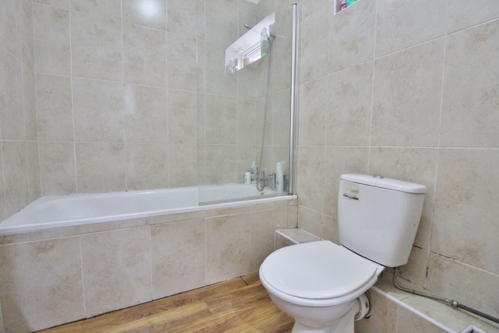 2 bed flat for saleStation Road, Copnor PO3 photo 5