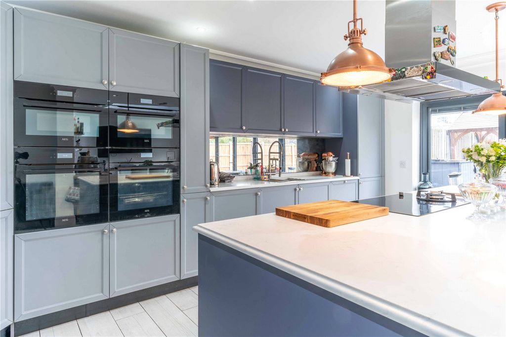 Additional image 8 of 5 bed semi-detached house for saleKings Avenue, Woodford Green IG8