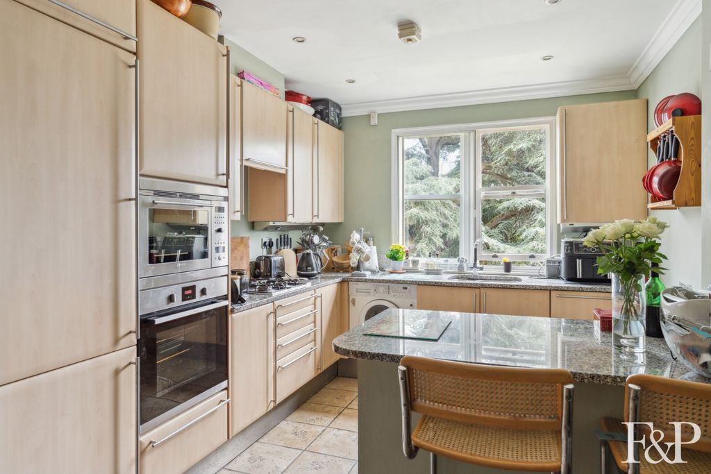 Additional image 10 of 2 bed flat for saleLongbourn, Windsor SL4