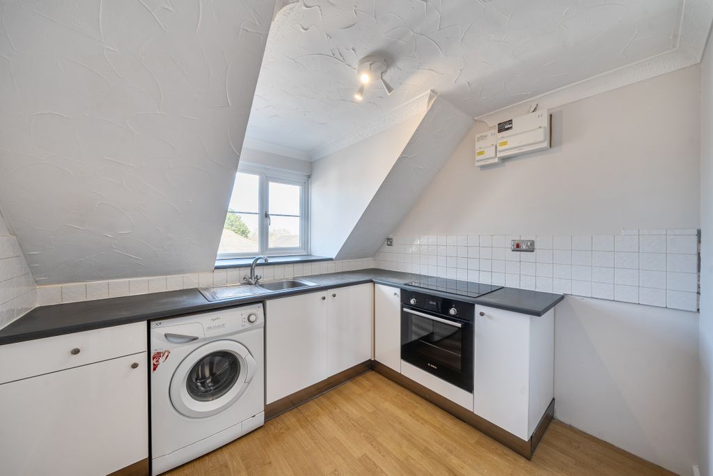Additional image 2 of 2 bed flat for saleKitchener Road, Southampton SO17