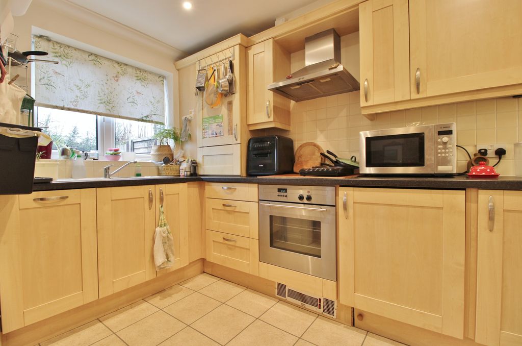 Additional image 9 of 2 bed flat for saleBransbury Mews, 161 Henderson Road, Southsea PO4