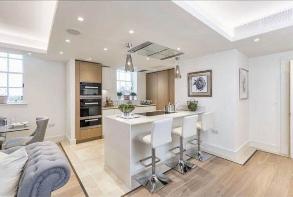 Additional image 2 of 3 bed flat for saleRichmond Hill, Richmond TW10