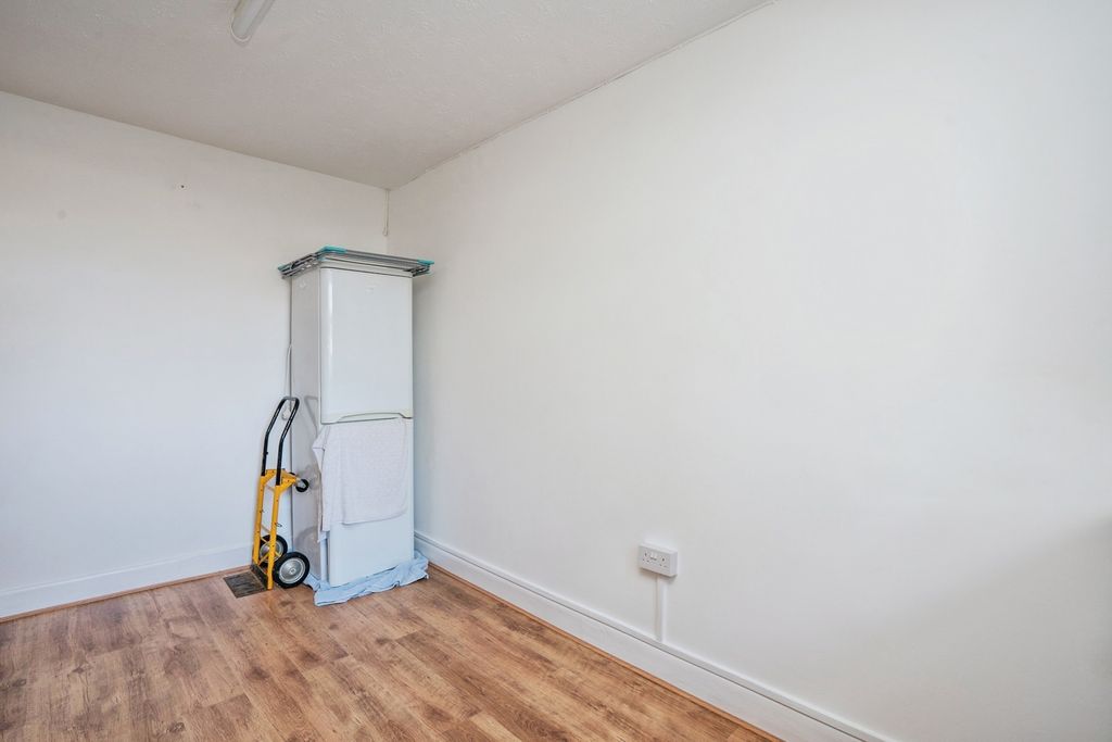Additional image 17 of 1 bed flat for saleLondon Road, Portsmouth, Hampshire PO2