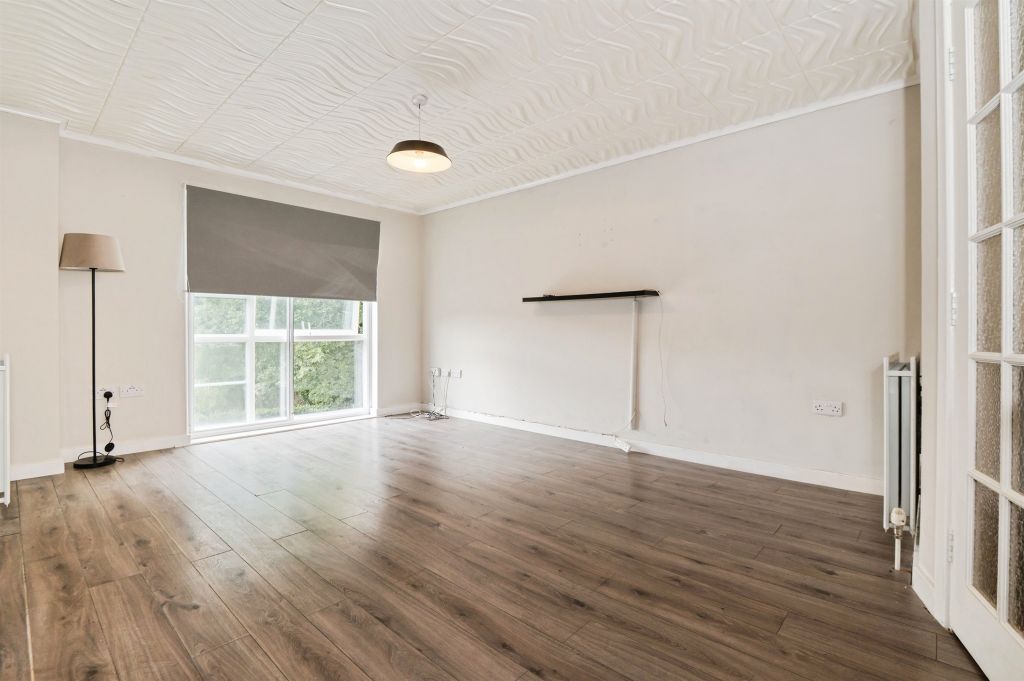 2 bed flat for saleBerwick Close, Southampton SO16 photo 2
