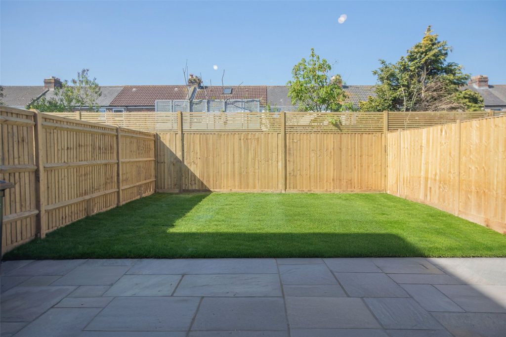 Additional image 5 of 3 bed semi-detached house for sale29 The Braithwaite, St James Park, Locksway Road, Southsea PO4