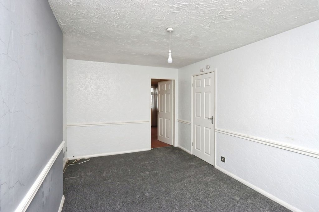 1 bed flat for saleFoxcroft Chase, Killamarsh, Sheffield, Derbyshire S21 photo 4