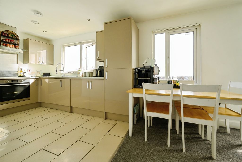 Additional image 15 of 2 bed flat for saleLondon Road, Portsmouth PO2