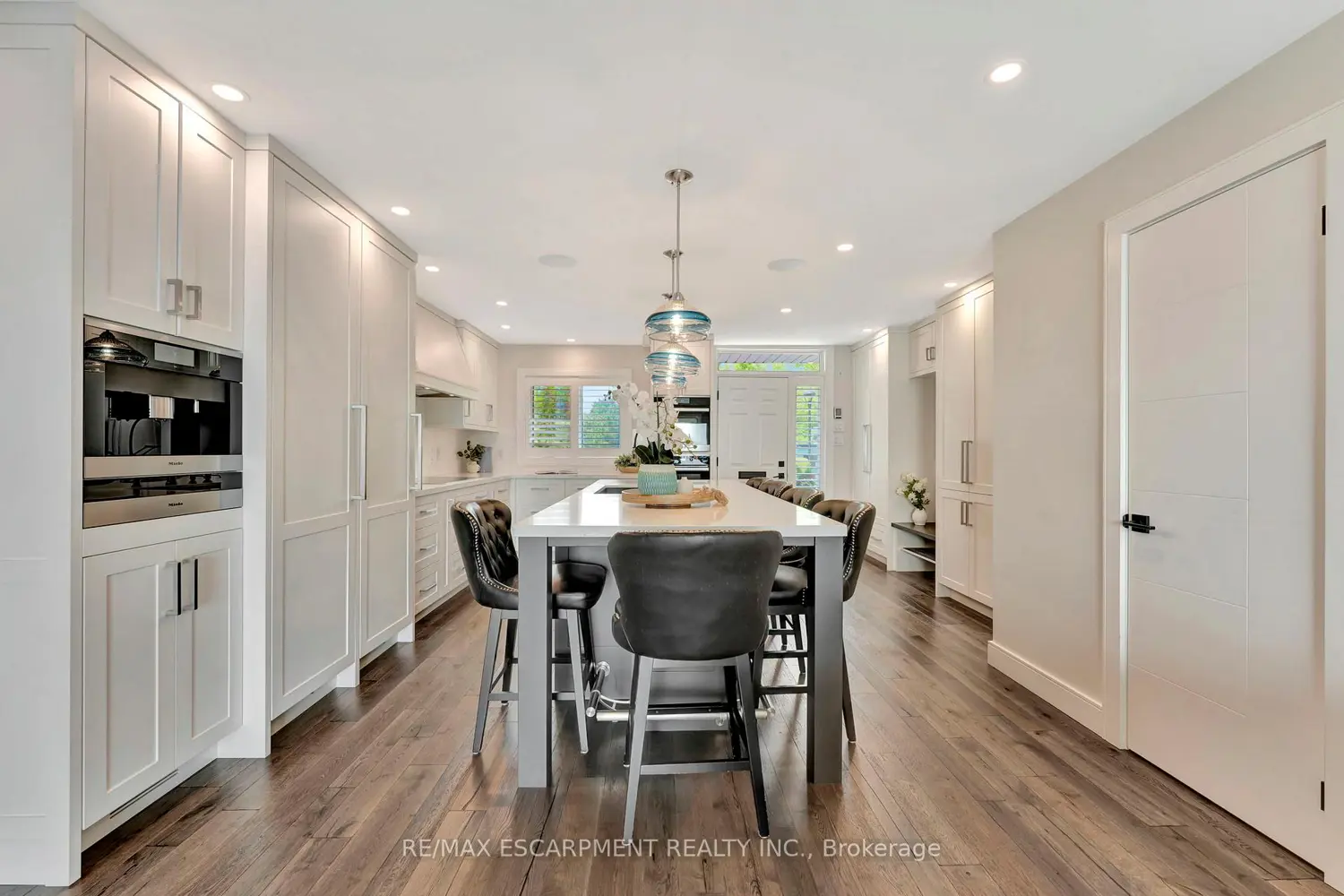 Additional image 4 of 2136 Old Lakeshore Road 3